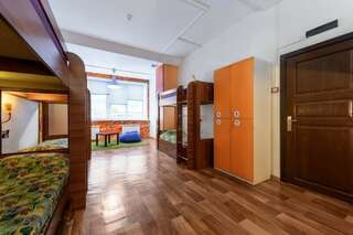 Гостиница Хостел FunKey Hostel Новосибирск 8-местный смешанный номер-2