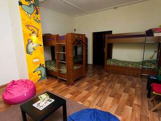 Гостиница Хостел FunKey Hostel Новосибирск Койко-место в 6-местном женском номере (общие удобства)-2