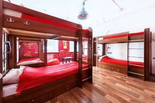 Гостиница Хостел FunKey Hostel Новосибирск Койко-место в 8-местном женском номере (общие удобства)-3