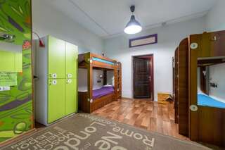 Гостиница Хостел FunKey Hostel Новосибирск 6-местная смешанная комната-3
