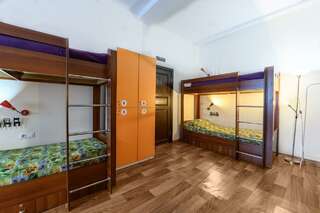 Гостиница Хостел FunKey Hostel Новосибирск Койко-место в 8-местном номере (общие удобства)-5