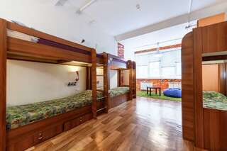 Гостиница Хостел FunKey Hostel Новосибирск Койко-место в 8-местном номере (общие удобства)-1