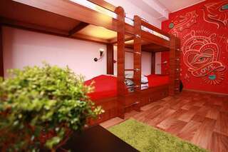 Гостиница Хостел FunKey Hostel Новосибирск Койко-место в 8-местном женском номере (общие удобства)-4