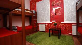Гостиница Хостел FunKey Hostel Новосибирск Кровать в общем 8-местном номере для женщин-1